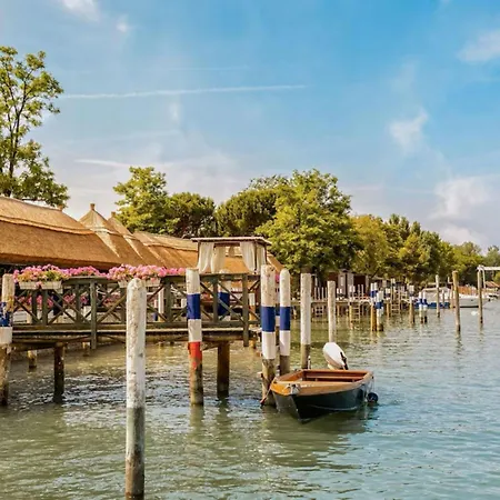 아파트 Bright With Shared Pool *