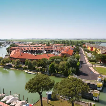 Bright With Shared Pool 아파트