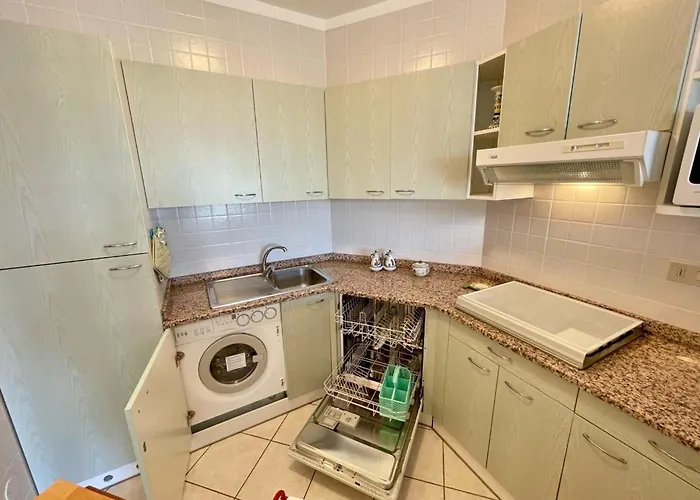 Bright With Shared Pool Appartement